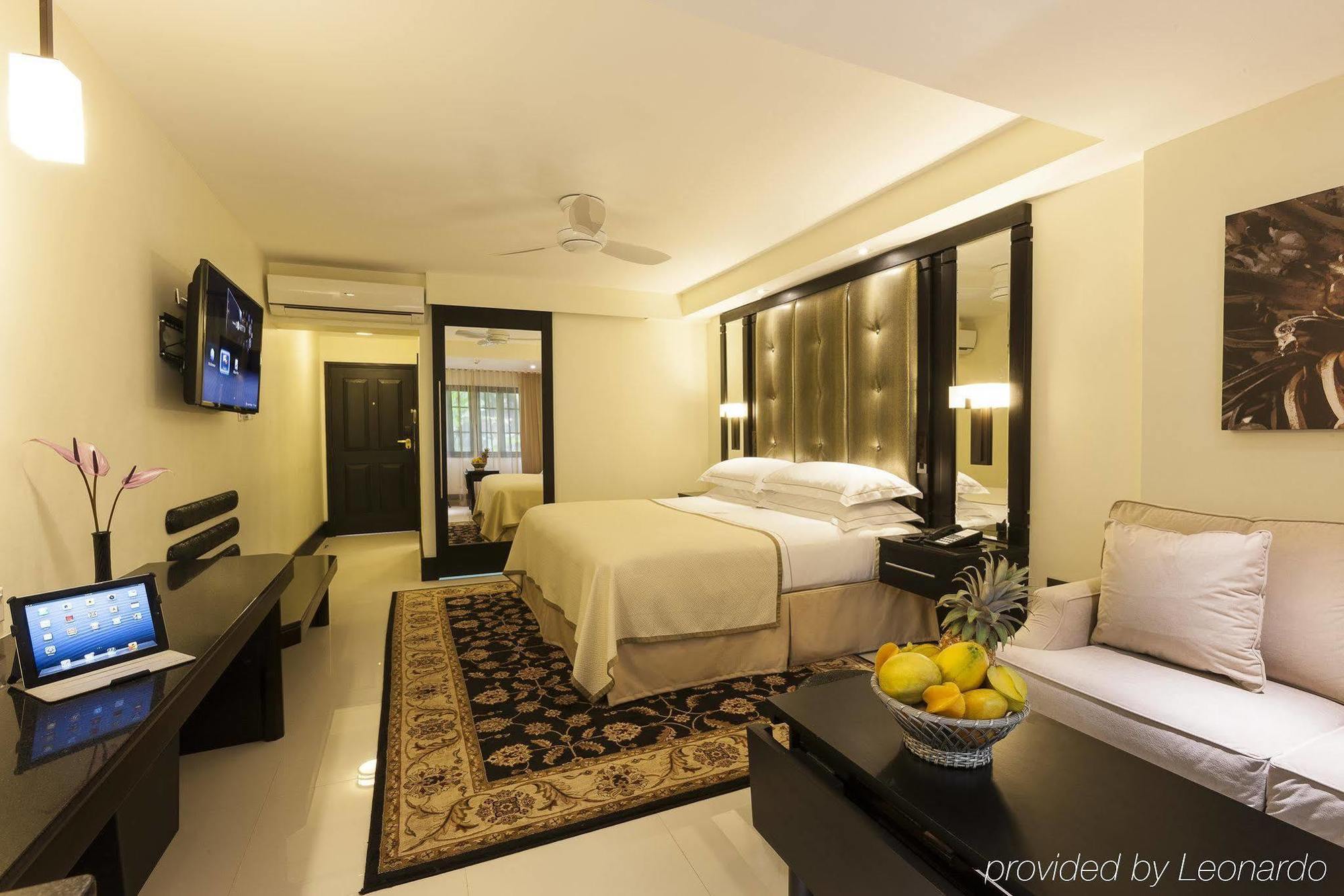Terra Nova All Suite Hotel Kingston Exterior foto