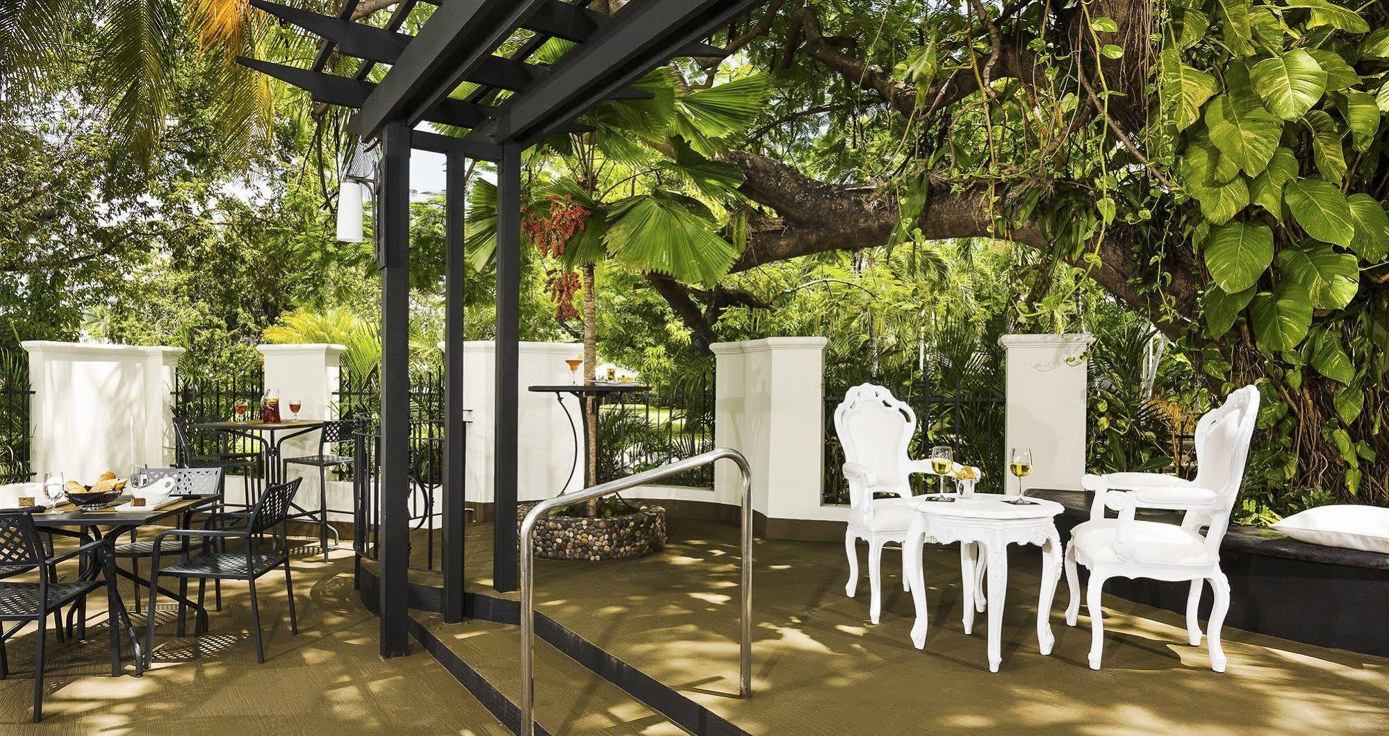 Terra Nova All Suite Hotel Kingston Exterior foto