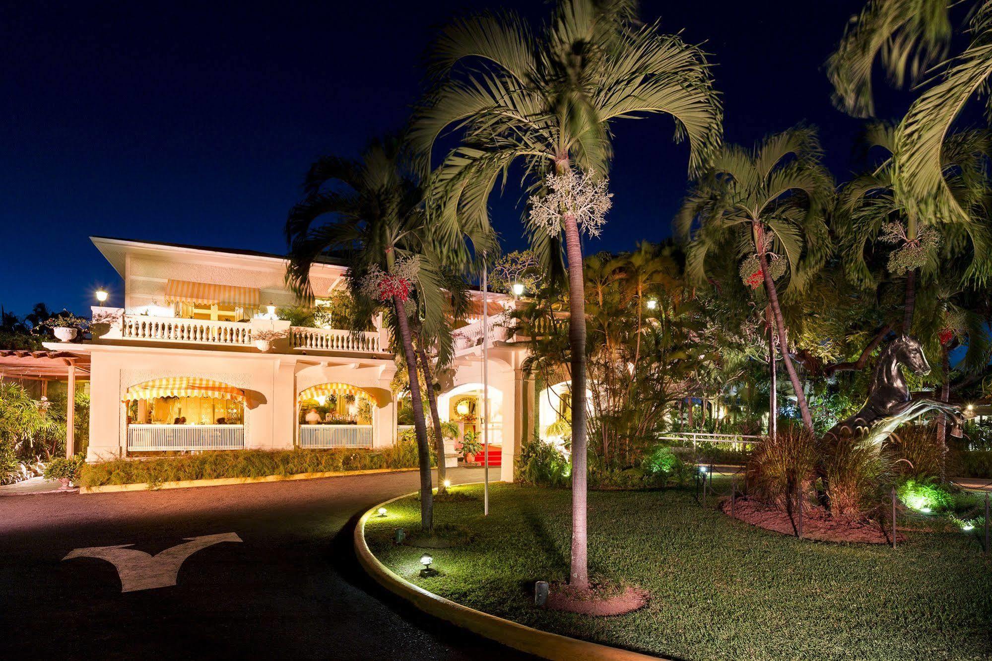 Terra Nova All Suite Hotel Kingston Exterior foto